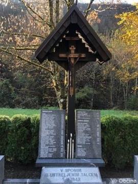 Obnova in izvedba dodatnih kamnitih plošč z napisi ustreljenih talcev pri spomeniku Potok v Črni (2)